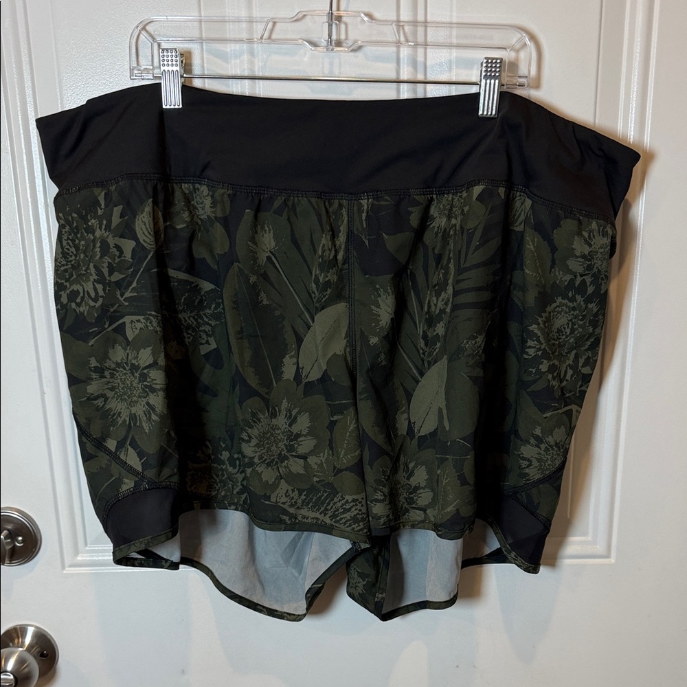 Old Navy Active Floral Green Women's Shorts